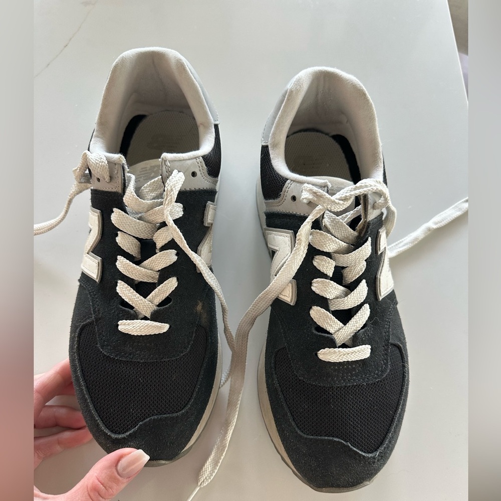 New Balance 574+ women's size 10.5 black and white - Picture 3 of 6